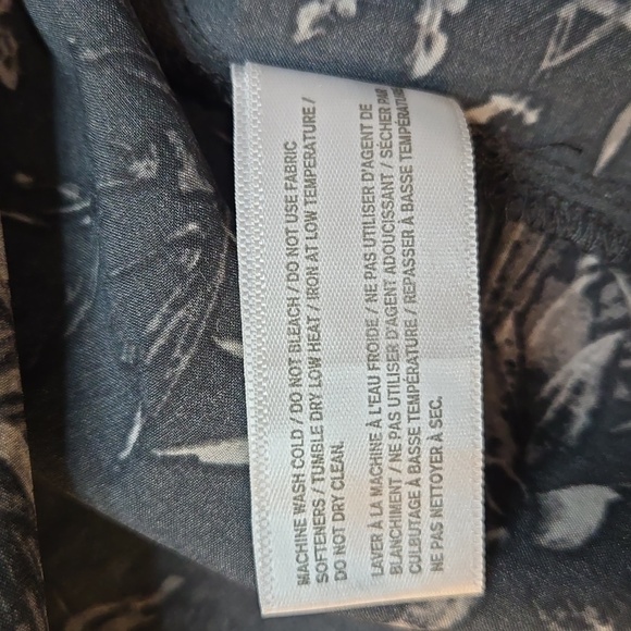 Fig Clothing black & grey floral sleeveless V-neck blouse top, size small - Picture 10 of 10